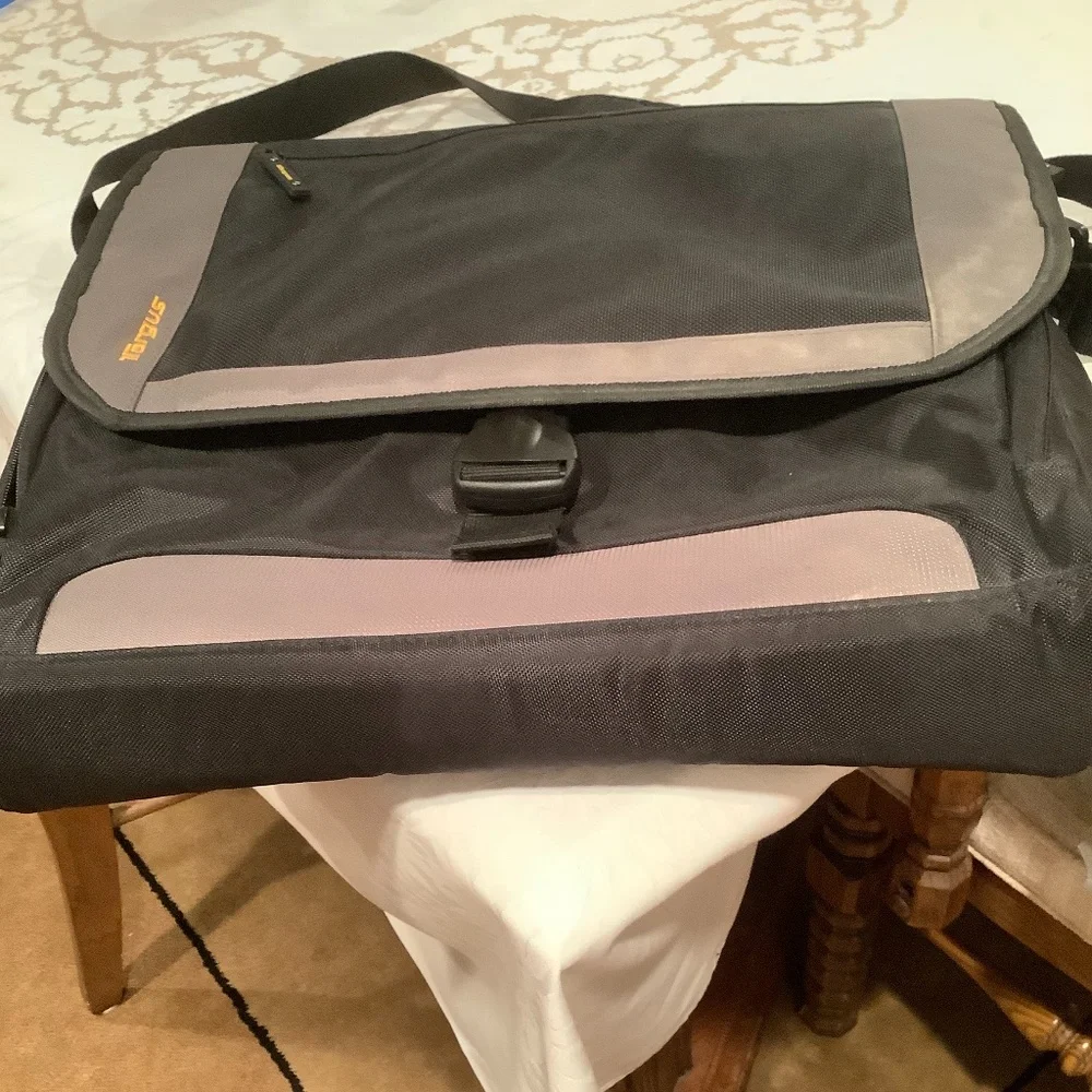 Targus computer and business travel bag